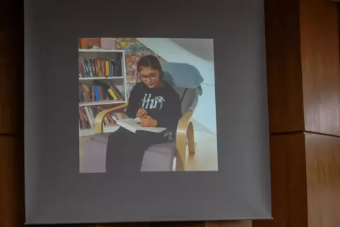 Beim Vorlesewettbewerbs des Landkreises hat Joséphine Matteson die Jury mit ihrem lebhaften Vortrag überzeugt. 