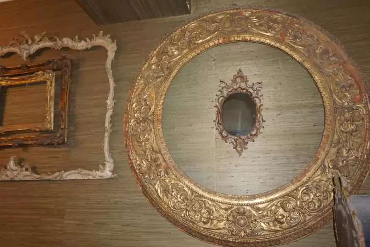 Das Original f&uuml;r Michael Pfefferles bisher aufwendigsten Auftrag: ein italienischer Renaissancerahmen. 