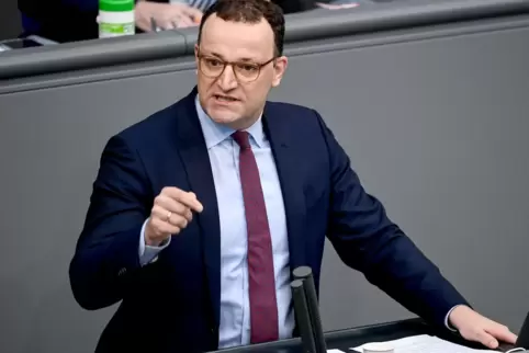 Ein alter Bekannter – jetzt als Wirtschaftspolitiker: Jens Spahn (CDU) bei seiner Rede im Bundestag.