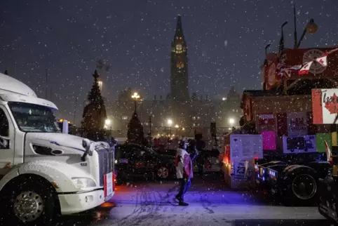 Auch von eisiger Kälte und Schneefall lassen sich die Trucker von ihrem Protest in Ottawa nicht abbringen.