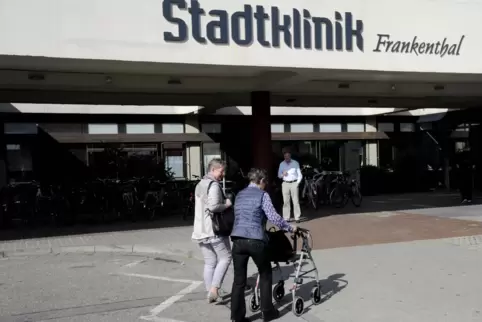Neuralgischer Punkt: Nach Beobachtung der SPD parken an der Stelle, wo der Bordstein am Eingang abgesenkt ist, häufig Fahrzeuge. Neuralgischer Punkt: Nach Beobachtung der SPD parken an der Stelle, wo der Bordstein am Eingang abgesenkt ist, häufig Fahrzeuge.