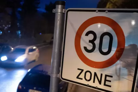 Veränderte Kriterien könnten Gemeinden mehr Freiheiten geben, selbst Tempo-30-Zonen einzurichten. 
