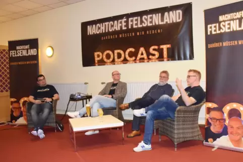 Informativ und kurzweilig war die Premiere des „Nachtcafés Felsenland“ mit (von links) Oliver Betzer, Christian Chini, Bühnengas