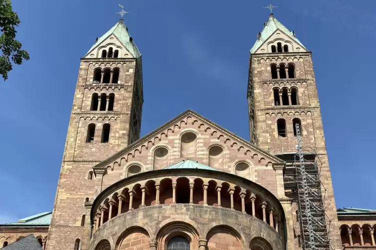 Das Bistum Speyer, hier der Speyerer Dom, will neue Wege in der Frauenförderung gehen. 