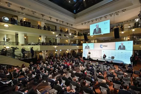 Nach einer reinen Digital-Tagung 2021 gab es die Sicherheitskonferenz wieder als Präsenz-Treffen im Hotel Bayerischer Hof. 