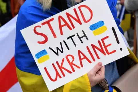 Die Ukraine und Russlands Manöver an ihren Grenzen standen am Wochenende in München im Mittelpunkt. Unser Bild zeigt ein Plakat 