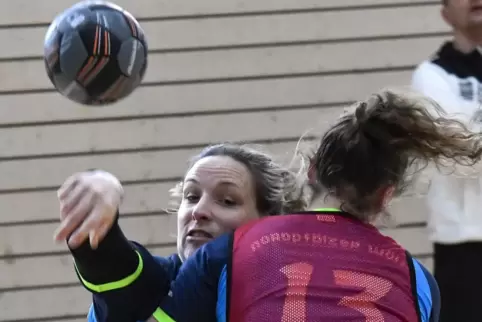 Lisa Sauer ist normalerweise Feldspielerin. In Landau stand sie bei der SG im Tor. 