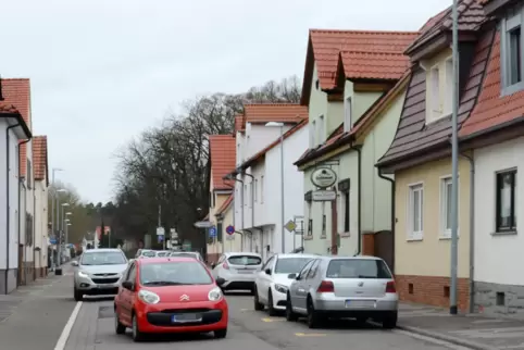Begrenzt: die Anzahl der Parkplätze, wie hier in der Iggelheimer Straße in Dudenhofen. 