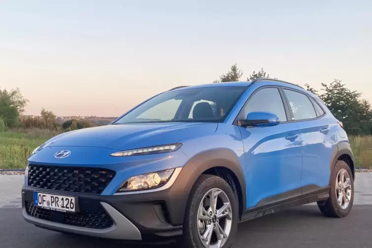 Sch&ouml;nes Blau: der Kona-Testwagen mit Dieselmotor. 