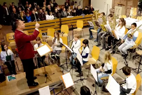 Das Kolping-Blasorchester Kaiserslautern bei seinem Weihnachtskonzert 2017, damals unter Leitung von Andreas Vicinus.