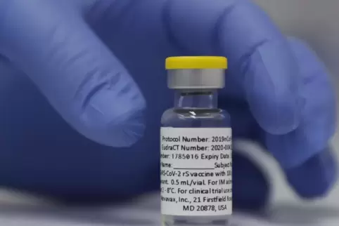 Nuvaxovid, das ähnlich wie Grippe-Vakzine hergestellt wird, ist eine Alternative zu mRNA- und Vektorimpfstoffen. 