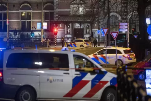 Polizeiautos im Zentrum von Amsterdam.