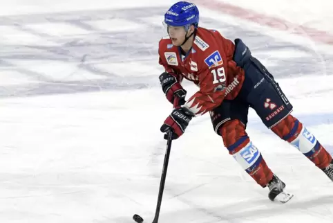 Lean Bergmann, am Montag noch Torschütze bei der 2:3-Niederlage in Nürnberg, muss auf das nächste Spiel seiner Adler bis Freitag
