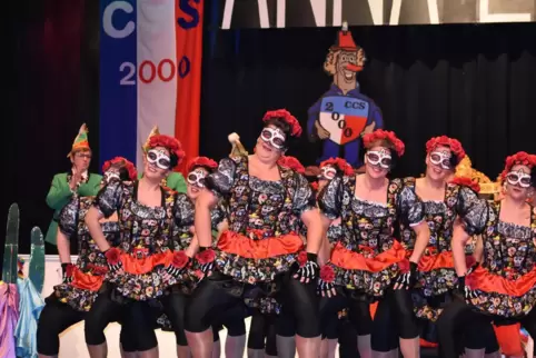 Ein Bild aus der Gründerzeit des Carneval Clubs Speyer 2000: Ein Auftritt bei der Prunksitzung im Jahr 2000 in der Stadthalle.