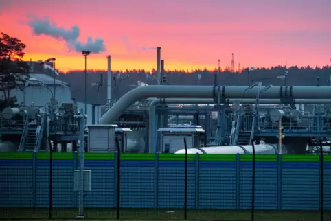 Lubmin: Blick auf Rohrsysteme und Absperrvorrichtungen in der Gasempfangsstation der Ostseepipeline Nord Stream 2. 
