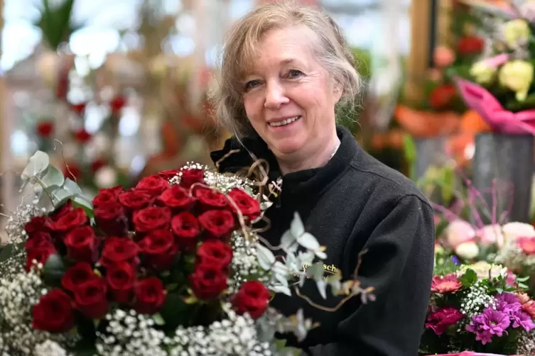 Rosemarie Fischer wird übergangsweise im Blumenladen noch mithelfen.
