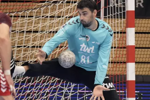 Der Torhüter der Eulen: Matej Asanin. 