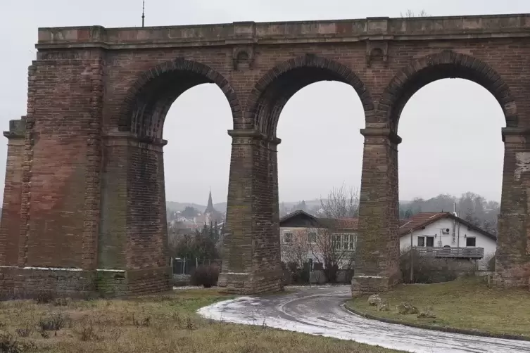 Wurde in den letzten Kriegstagen zersört: die Marnheimer Eisenbahnbrücke. 