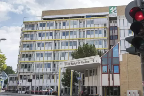 Die Leitung des Westpfalz-Klinikums will am Besuchsverbot festhalten. 