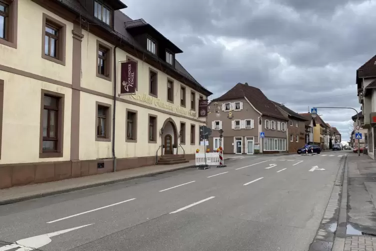 Freie Fahrt: Gew&ouml;hnlich rollen t&auml;glich bis zu 11.000 Fahrzeuge durch Edesheim.