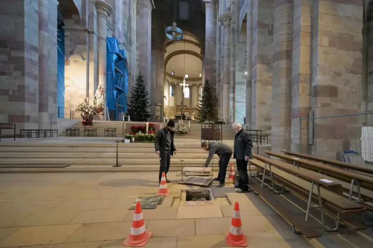 Abgesperrt: Der Besucherbetrieb im Dom l&auml;uft trotz Arbeiten weiter. 