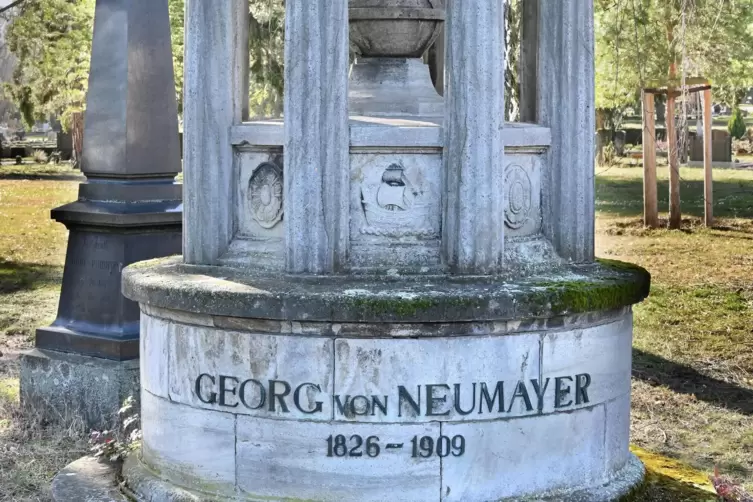Auch er hat ein Ehrengrab: der in Neustadt gestorbene Polarforscher Georg von Neumayer. 