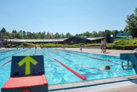 Mit dem Karlsruher Kinderpass gibt es auch Ermäßigungen beim Eintritt in Wörther Bäder wie dem Badepark. 