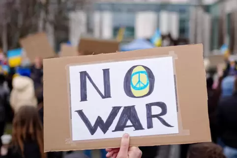 Überall in Deutschland demonstrieren die Menschen für den Frieden.