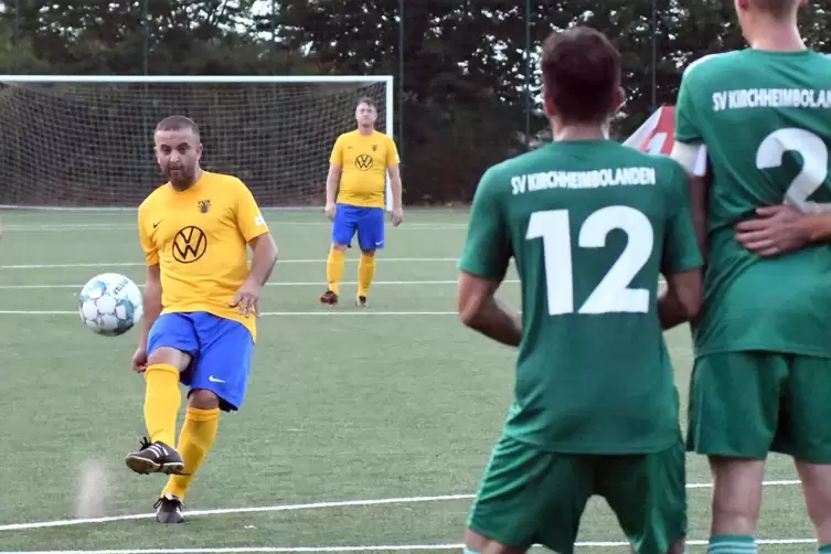 Valon Lukaj (links, im Spiel gegen den SV Kirchheimbolanden) 