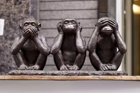 Der Spruch „Nichts (Böses) sehen, nichts (Böses) hören, nichts (Böses) sagen“ ist Bestandteil der Lehre des buddhistischen Gotte