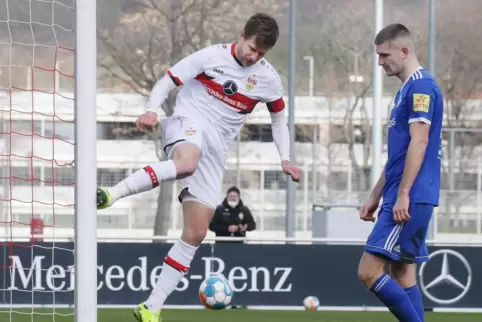 Sven Schipplock, der Mann mit der Erfahrung v on 181 Bundesligaspielen für Hoffenheim, Hamburg, Darmstadt und Bielefeld, bejubel