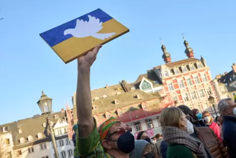 Ein Bild von der Demonstration gegen den Ukraine-Krieg in Koblenz. 