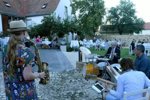 Die Leiningerland Band, hier bei einem Auftritt vor anderthalb Jahren im Weingut Boudier & Koeller in Stetten, bereitet sich auf