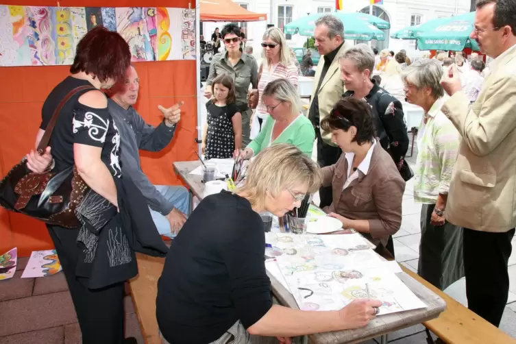 Seit 40 Jahren ist der Kunstverein Zweibrücken aktiv. Seine Angebote sind beliebt: Bei dieser Aktion im Juni 2007 zum 25-jährige
