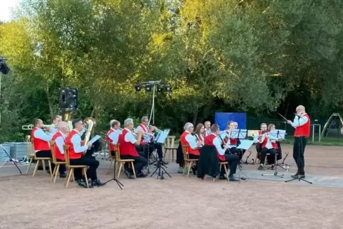 41 Aktive spielen im Musikverein Reichenbach. 