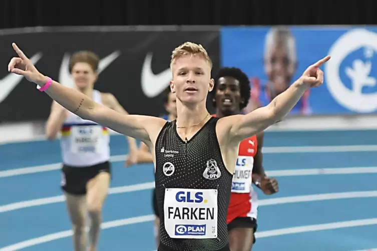 Robert Farken feierte &uuml;ber 1500 Meter einen Heimerfolg . 