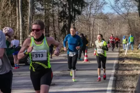 Sonja Deiß (Startnummer 313) und Josefa Matheis (311) holten jeweils den Titel in ihrer Altersklasse. 