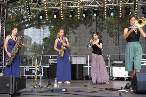 Die Open Summer Stage des Kulturbüros gab im Sommer 2021 Musikern aus der Region eine Bühne (im Bild ist die Band Jazzabella). 
