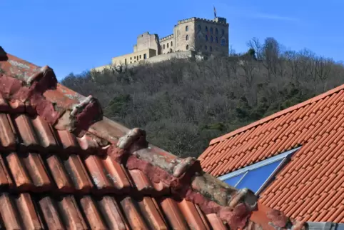 Beliebtes Ziel: das Hambacher Schloss. Umstritten sind jedoch die Wege, wie Besucher zum Schloss kommen können.