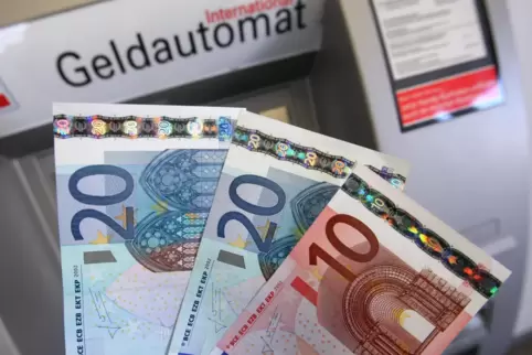 Bargeld am Automaten ziehen: Die Mechtersheimer müssen dafür nach Heiligenstein oder Dudenhofen fahren.