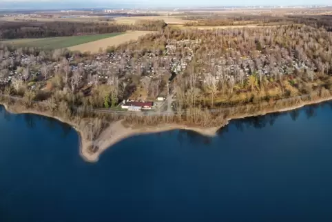 Das Campinggebiet „Auf der Au“ liegt zwischen Waldsee und Altrip. 