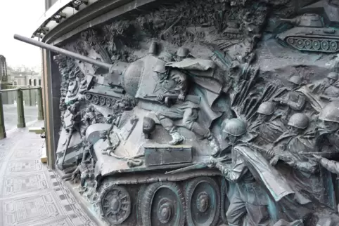  Ganz bewusst wird in Russland die Erinnerung an den Zweiten Weltkrieg hochgehalten, als die „slawischen Brüder“ noch zusammenhi