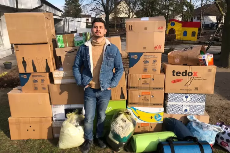  Mohammed Wasim Mezkatli hat spontan Hilfsg&uuml;ter f&uuml;r die Ukraine gesammelt. Aus Syrien wei&szlig; er, was Krieg bedeutet. 