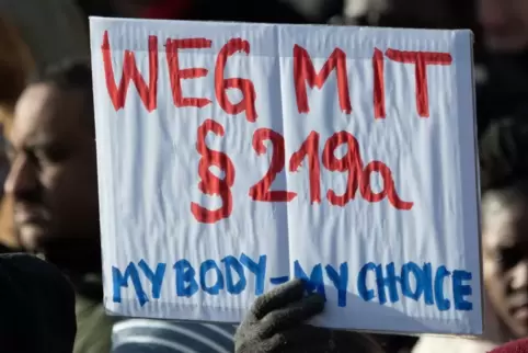 Demonstration: Am Frauentag 2019 sind Menschen in Berlin für die Abschaffung des Paragrafen 219a auf die Straße gegangen. 