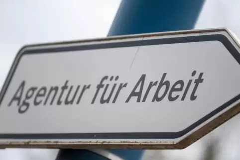 Mit Prognosen, wohin sich der Arbeitsmarkt in den kommenden Monaten entwickelt, ist die Behörde noch zurückhaltend. Mit Prognosen, wohin sich der Arbeitsmarkt in den kommenden Monaten entwickelt, ist die Behörde noch zurückhaltend.