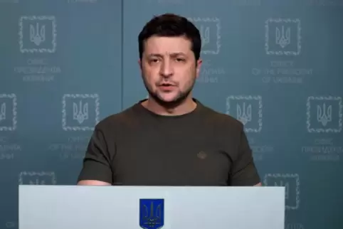  Der ukrainische Präsident Wolodymyr Selenskyj hält eine Video-Ansprache, die am Mittwoch ausgestrahlt wurde.