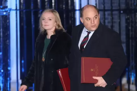 Haben unterschiedliche Auffassungen zum Freiwilligeneinsatz: Liz Truss, Außenministerin von Großbritannien, und Ben Wallace, Ver
