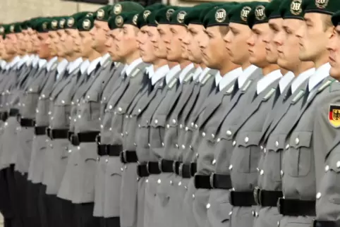 Damals gab es die Wehrpflicht noch: Rekruten der Bundeswehr bei ihrem Gelöbnis im Juli 2009.