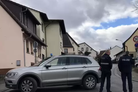 Die Polizei hatte den Bereich um die Maria-Montessori-Grundschule abgesperrt. 