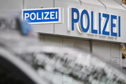 Der Berufseinstieg bei der Polizei ist sowohl für Abiturienten als auch Realschüler möglich, ebenso für Quereinsteiger. Der Berufseinstieg bei der Polizei ist sowohl für Abiturienten als auch Realschüler möglich, ebenso für Quereinsteiger.